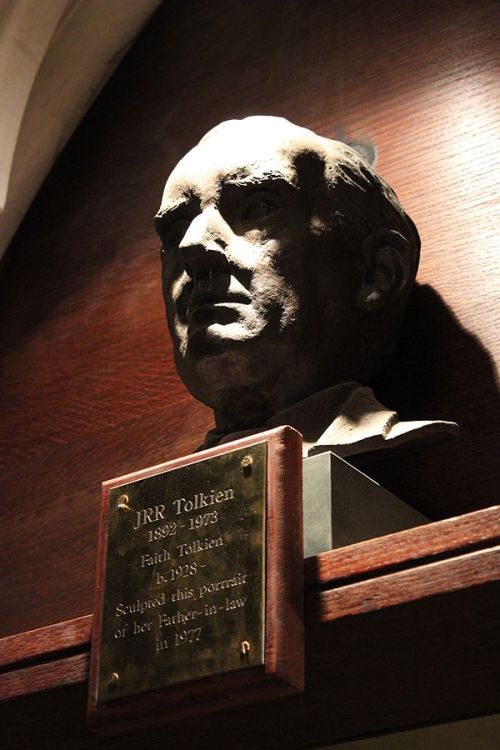 Now I’m not saying Tolkien was a sneaking-snaking-snarer who purposefully snuck medieval literature into his stories to educate people, but, well, they didn’t call him Professor for nothing. Photograph by Julian Nitzsche CC-BY-SA 3.0.